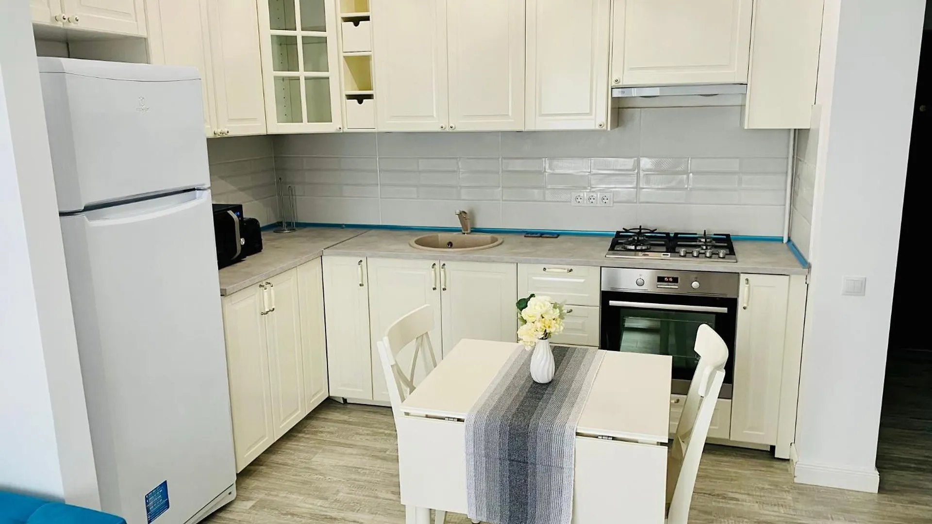 Kontakt z Cozy Central Apartment With 2 Rooms